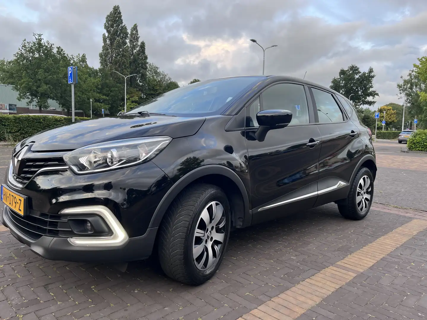 Renault Captur 0.9 TCe Zen Zwart - 2