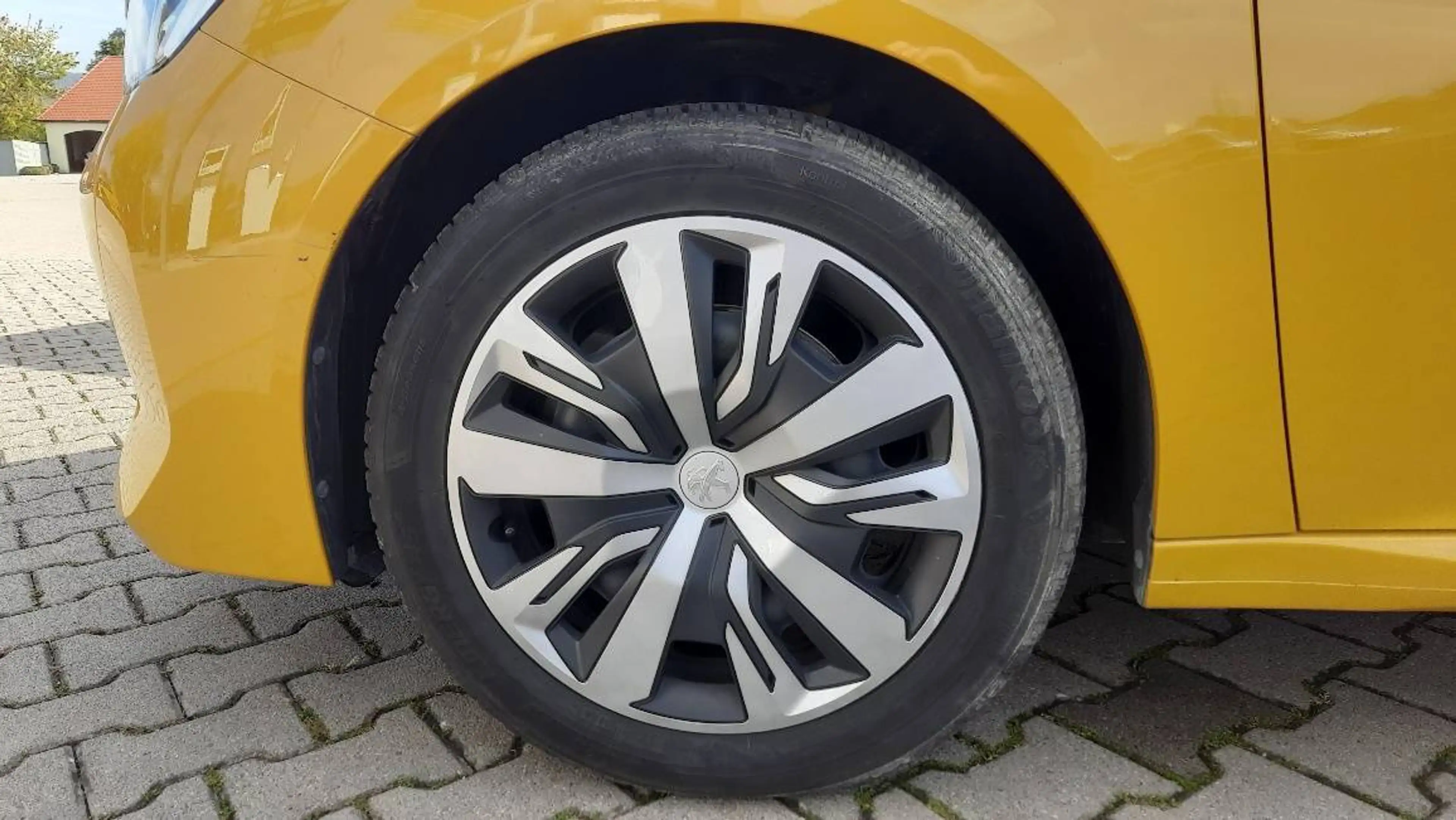 Peugeot 208 Active Pack PureTec100 6-Gang MirrorScreen DAB EPH — photo 15