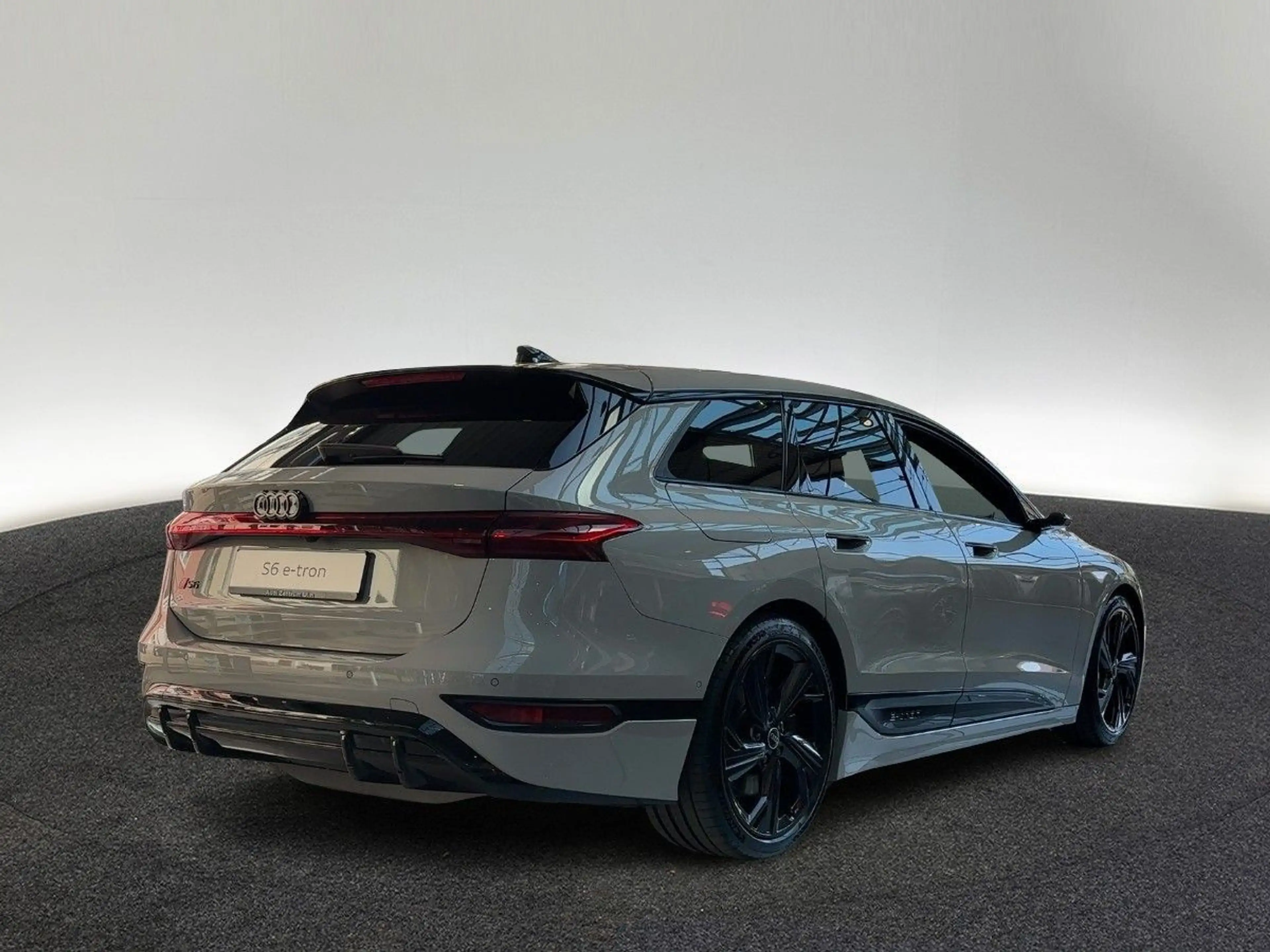 Audi S6 e-tron . — photo 5