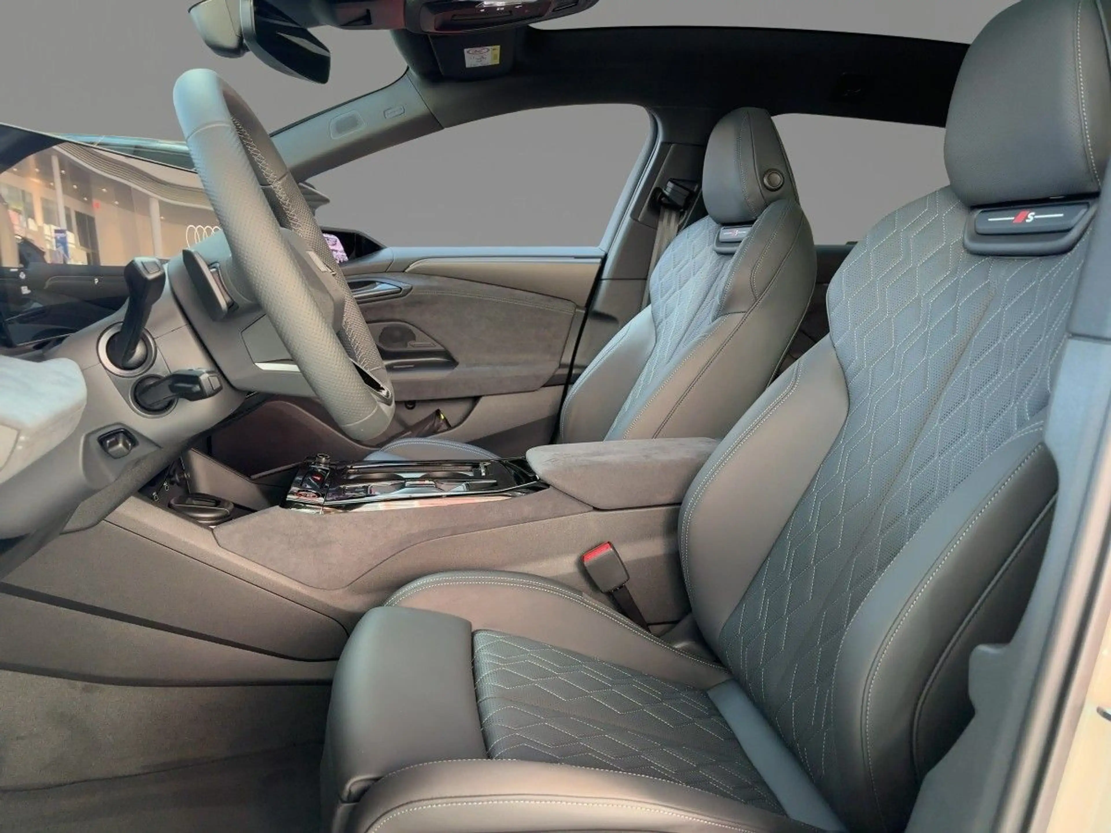 Audi S6 e-tron . — photo 8