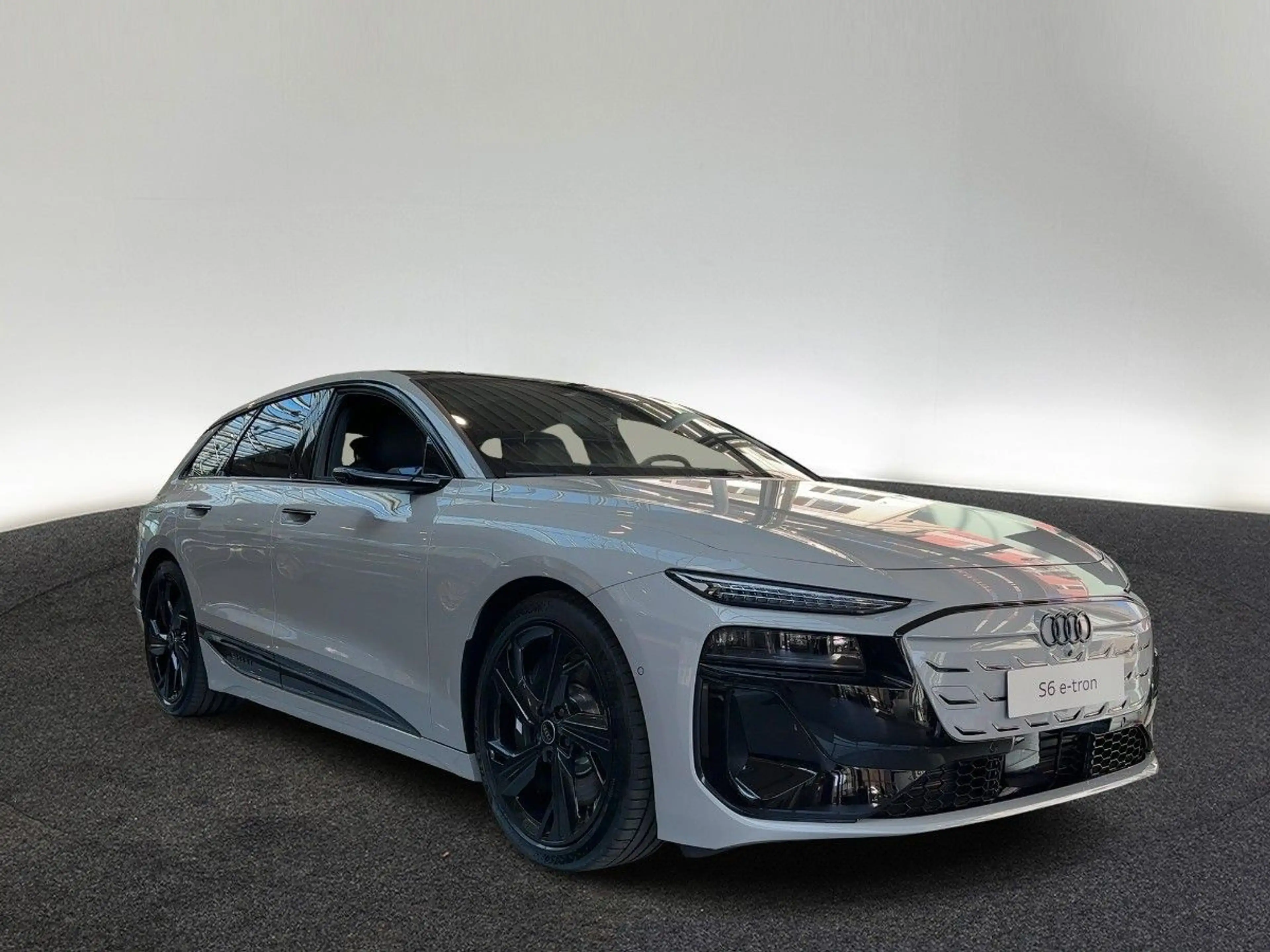 Audi S6 e-tron . — photo 6