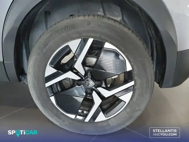 Peugeot 2008 view 11