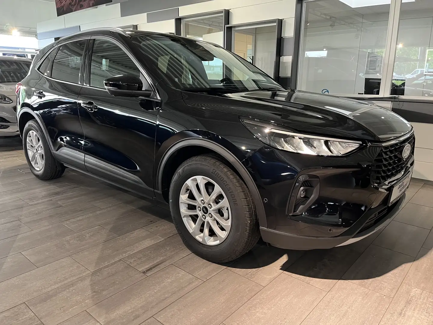 Ford Kuga Titanium Zwart - 2