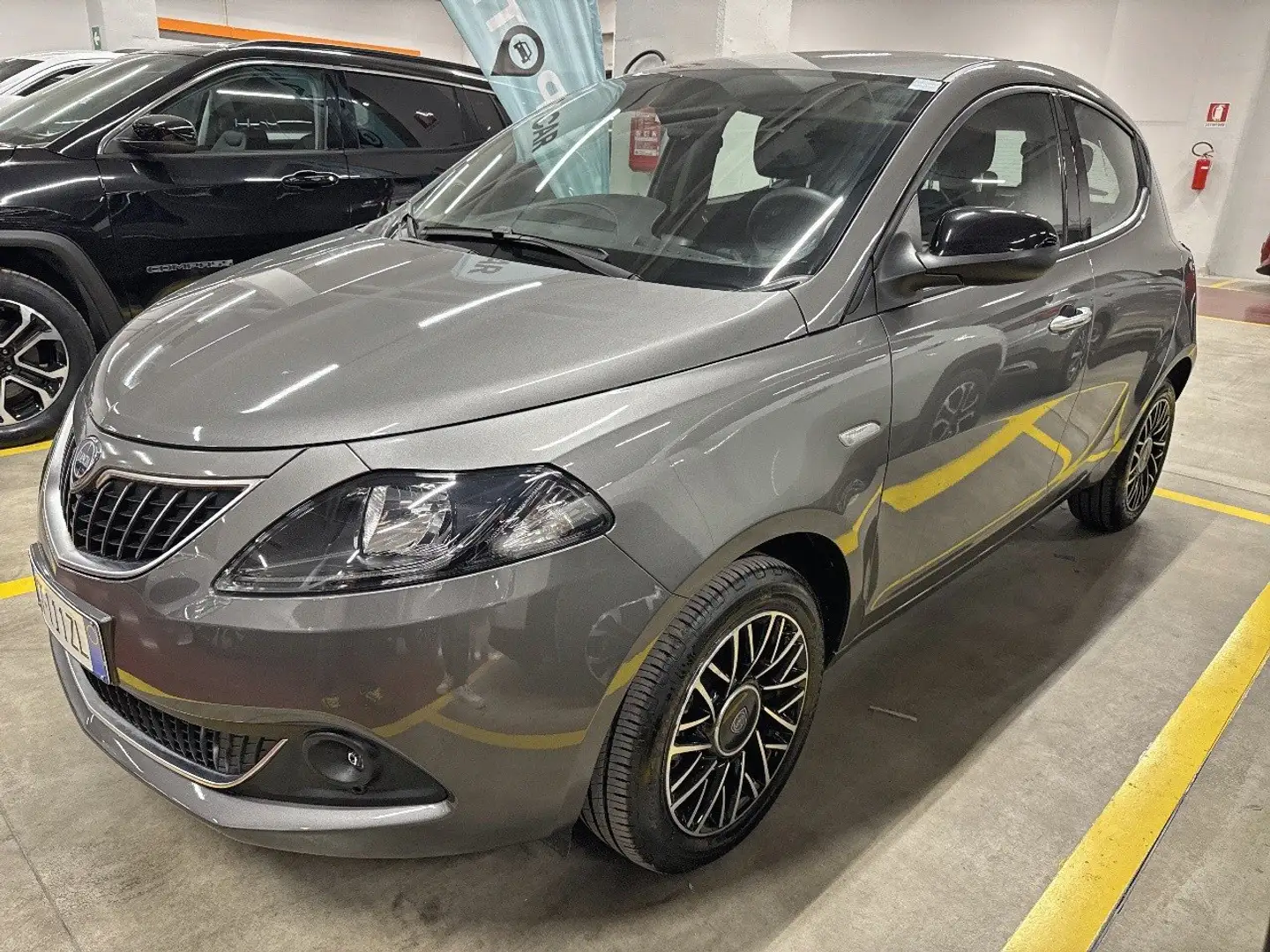 Lancia Ypsilon 1.0 FireFly 70cv Hybrid Platino Gris - 2