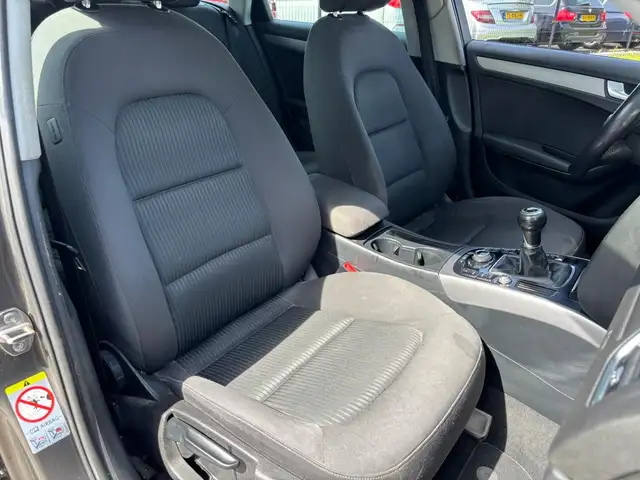 Audi A4 view 9