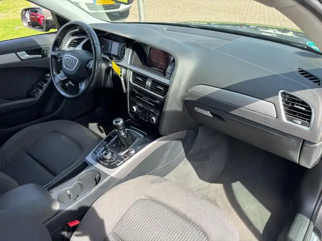 Audi A4 view 12