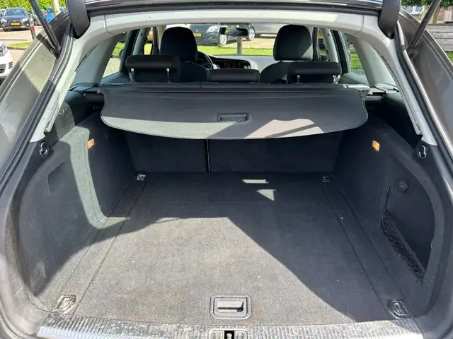 Audi A4 view 13