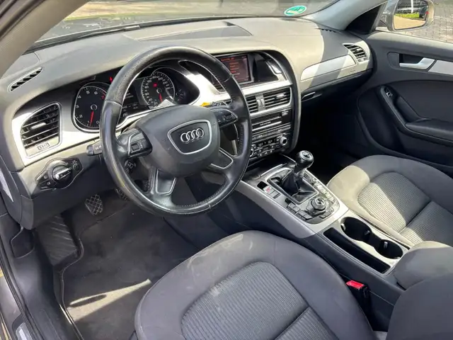 Audi A4 view 11