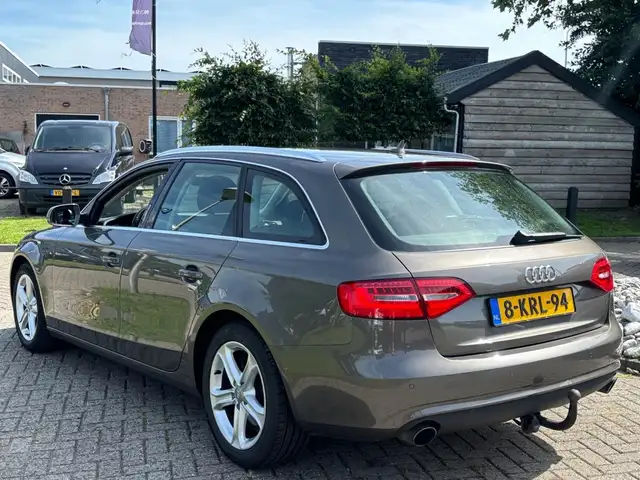 Audi A4 view 7