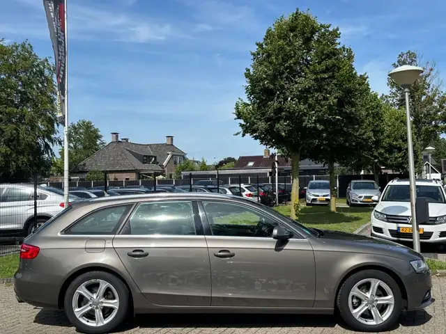 Audi A4 view 4