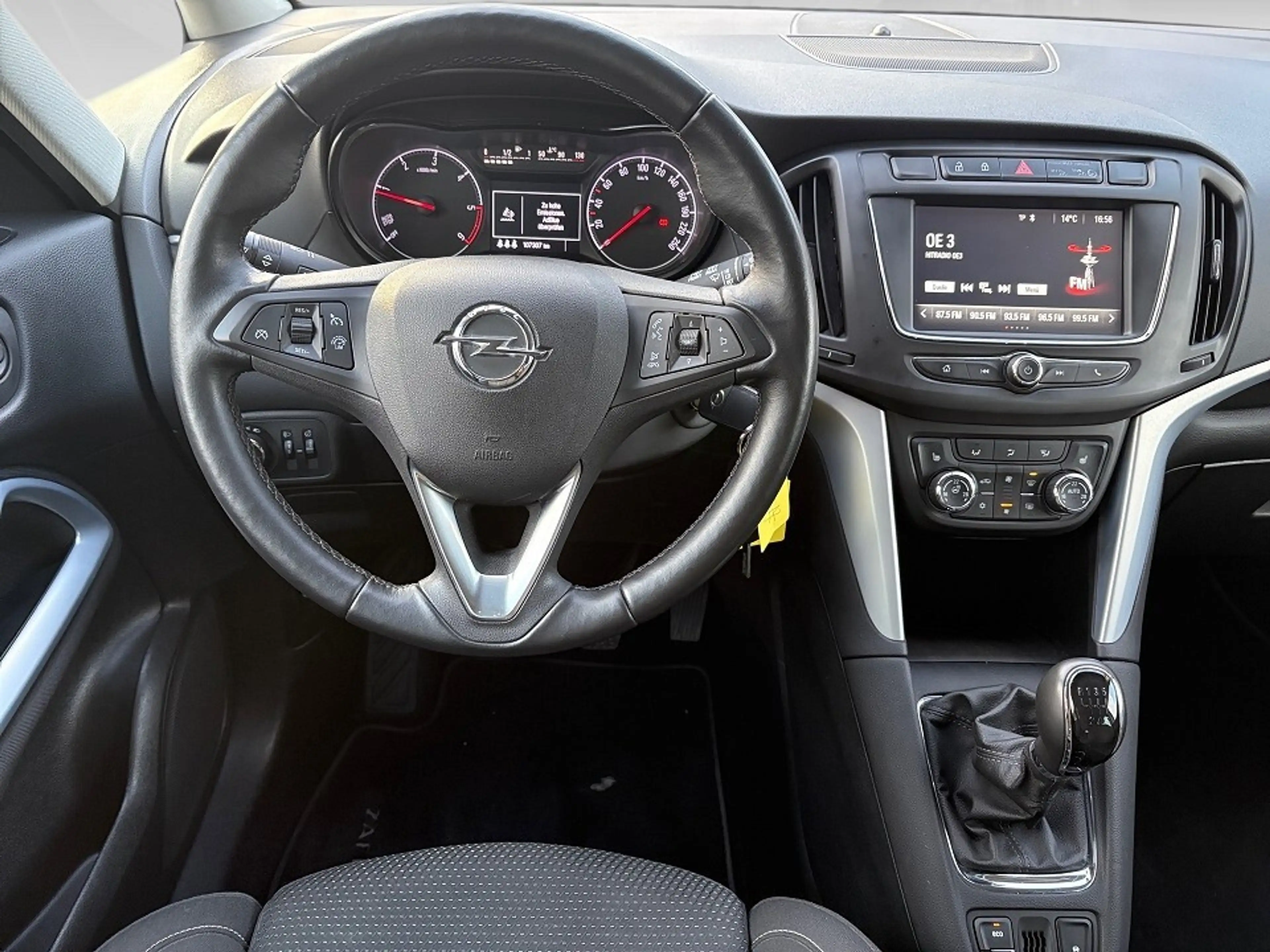 Opel Zafira Tourer — photo 15