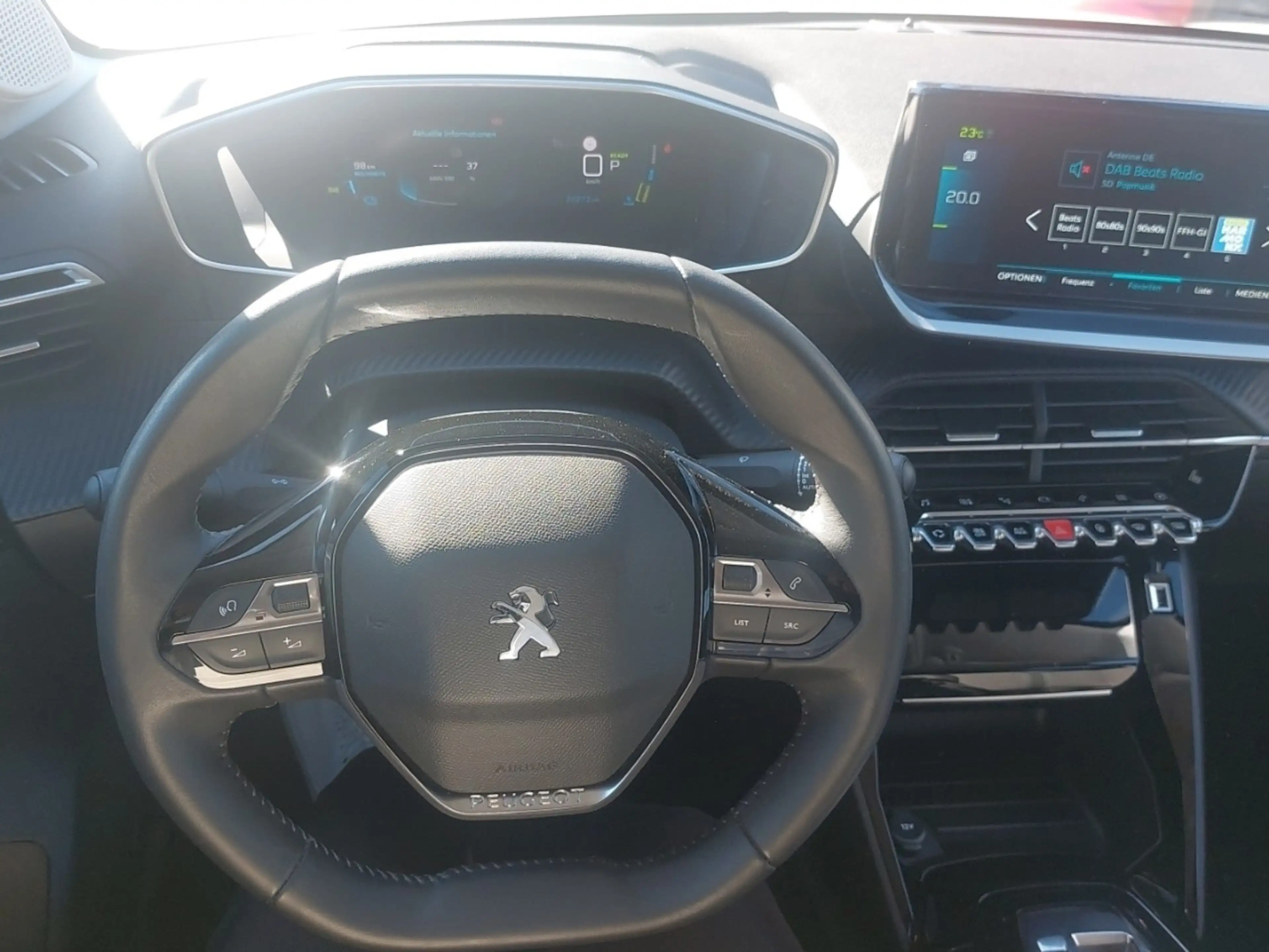 Peugeot e-208 Allure Pack 136 ´´ Keyless/ Navi/ Shzg ´´ — photo 12
