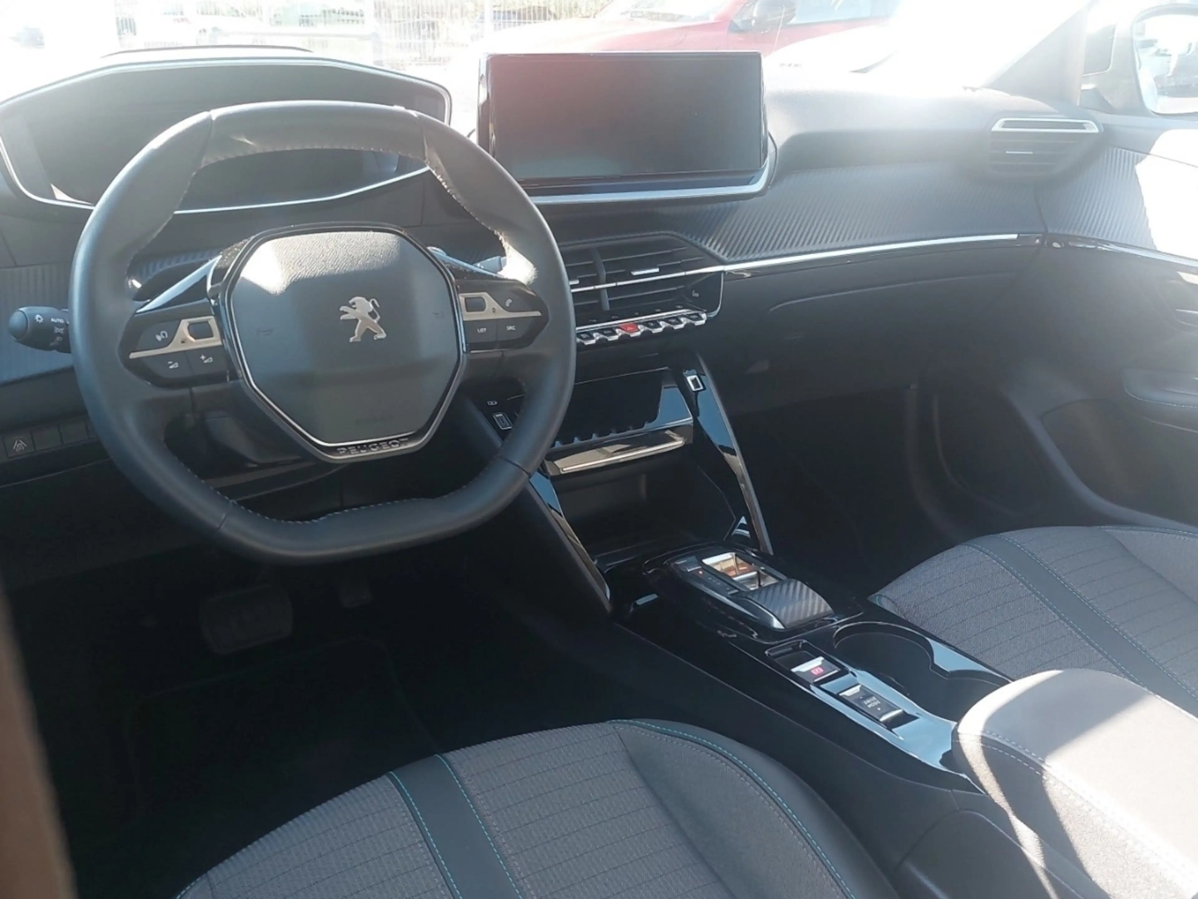 Peugeot e-208 Allure Pack 136 ´´ Keyless/ Navi/ Shzg ´´ — photo 8