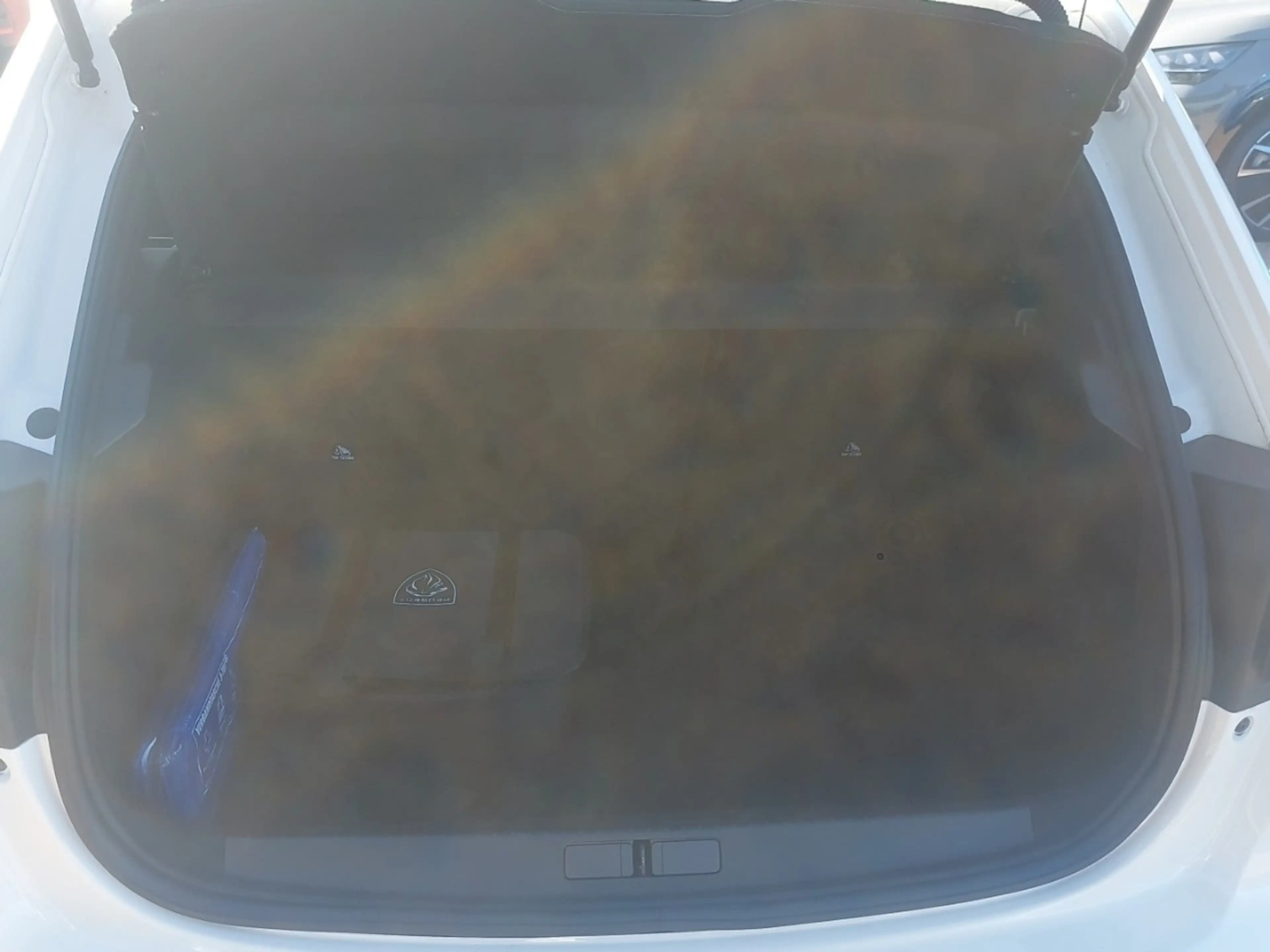Peugeot e-208 Allure Pack 136 ´´ Keyless/ Navi/ Shzg ´´ — photo 6