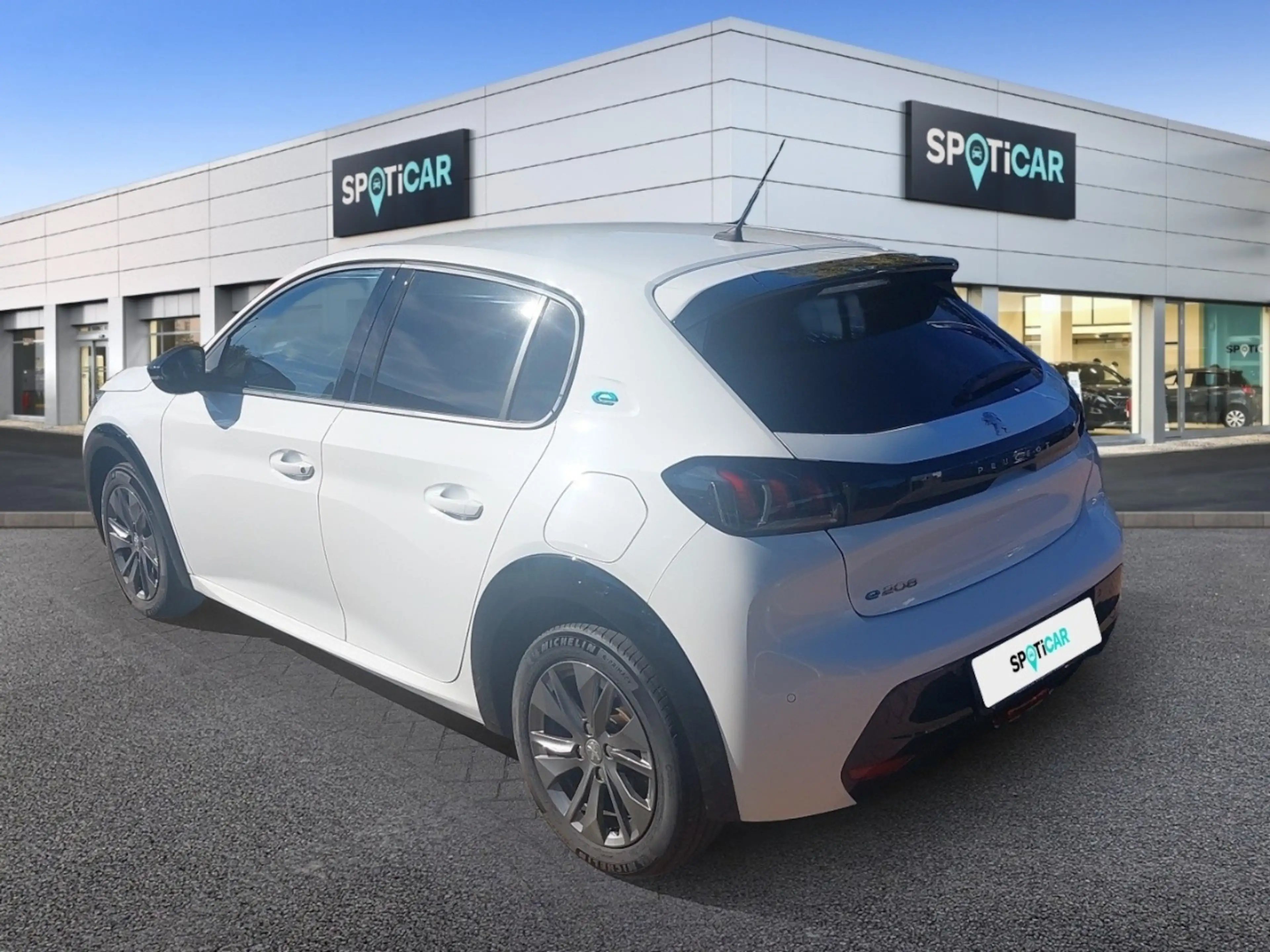 Peugeot e-208 Allure Pack 136 ´´ Keyless/ Navi/ Shzg ´´ — photo 7