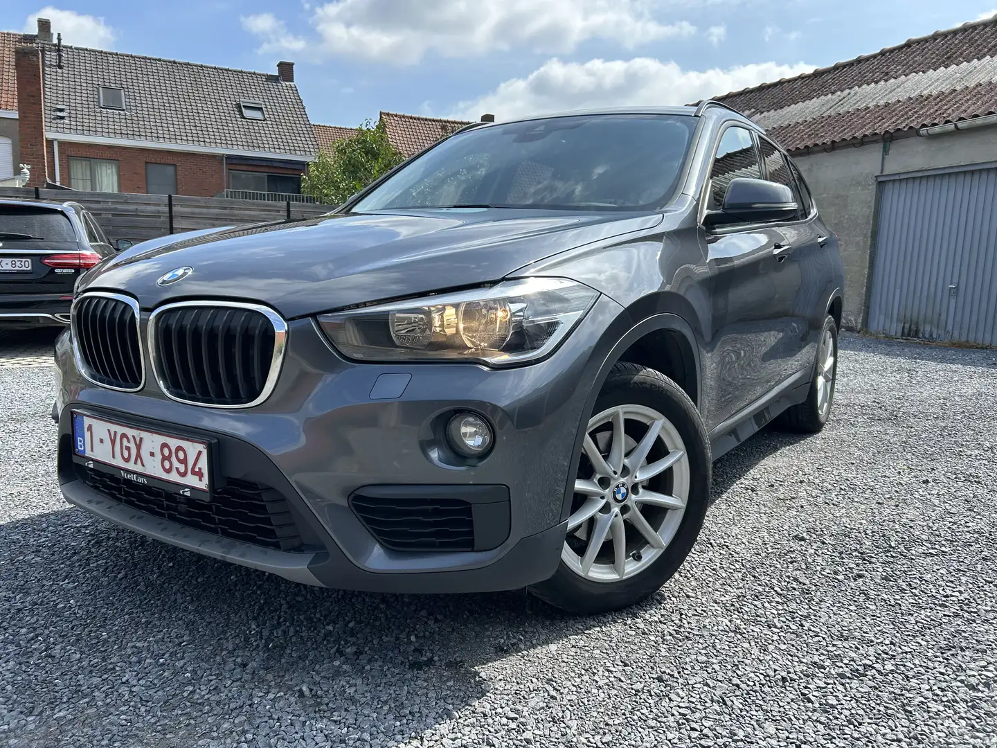 BMW X1 2.0 d sDrive18 / PDC / GPS Gris - 1