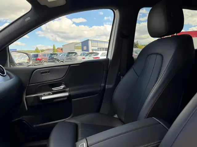 Mercedes-Benz B Class view 12