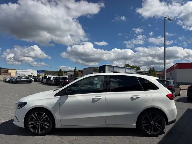 Mercedes-Benz B Class view 4