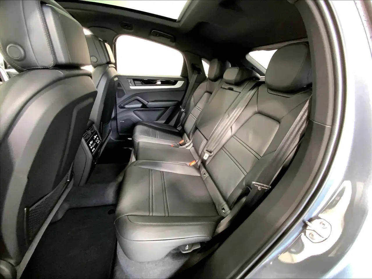 Porsche Cayenne снимка Porsche Cayenne