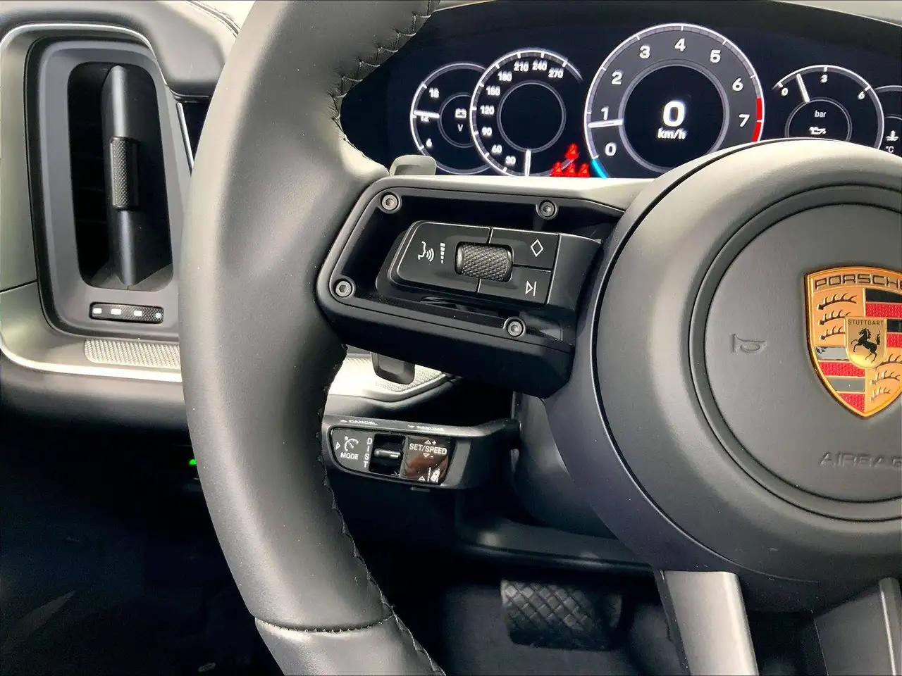 Porsche Cayenne снимка Porsche Cayenne