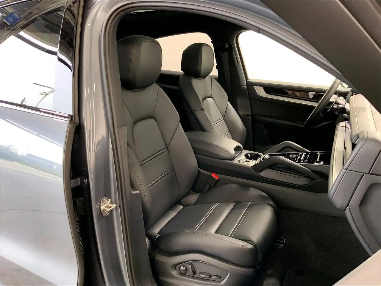 Porsche Cayenne снимка Porsche Cayenne