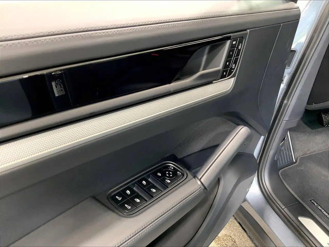 Porsche Cayenne снимка Porsche Cayenne