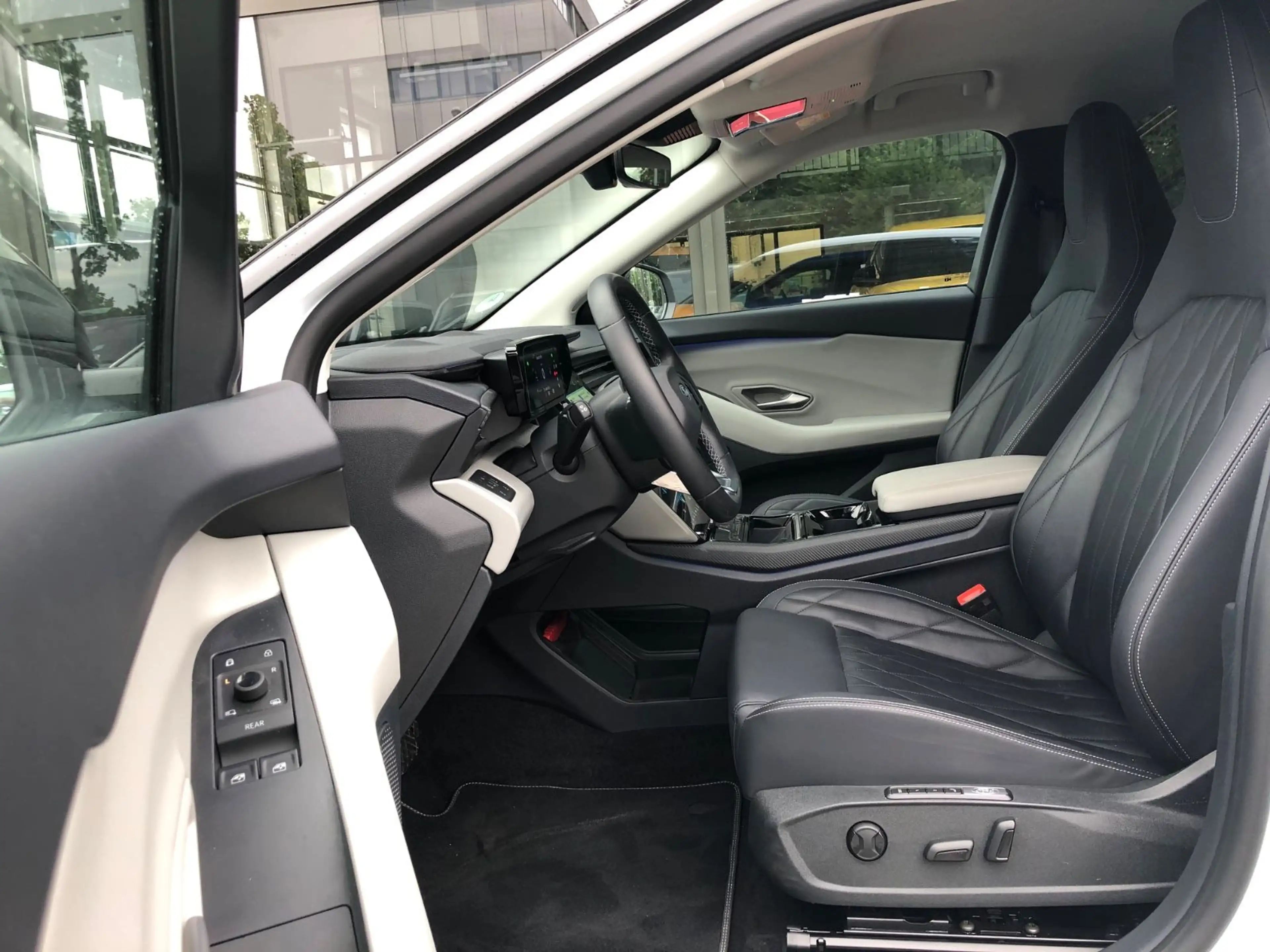 Ford Explorer 017 Explorer Extended Range RWD 77kWh Premium — photo 11