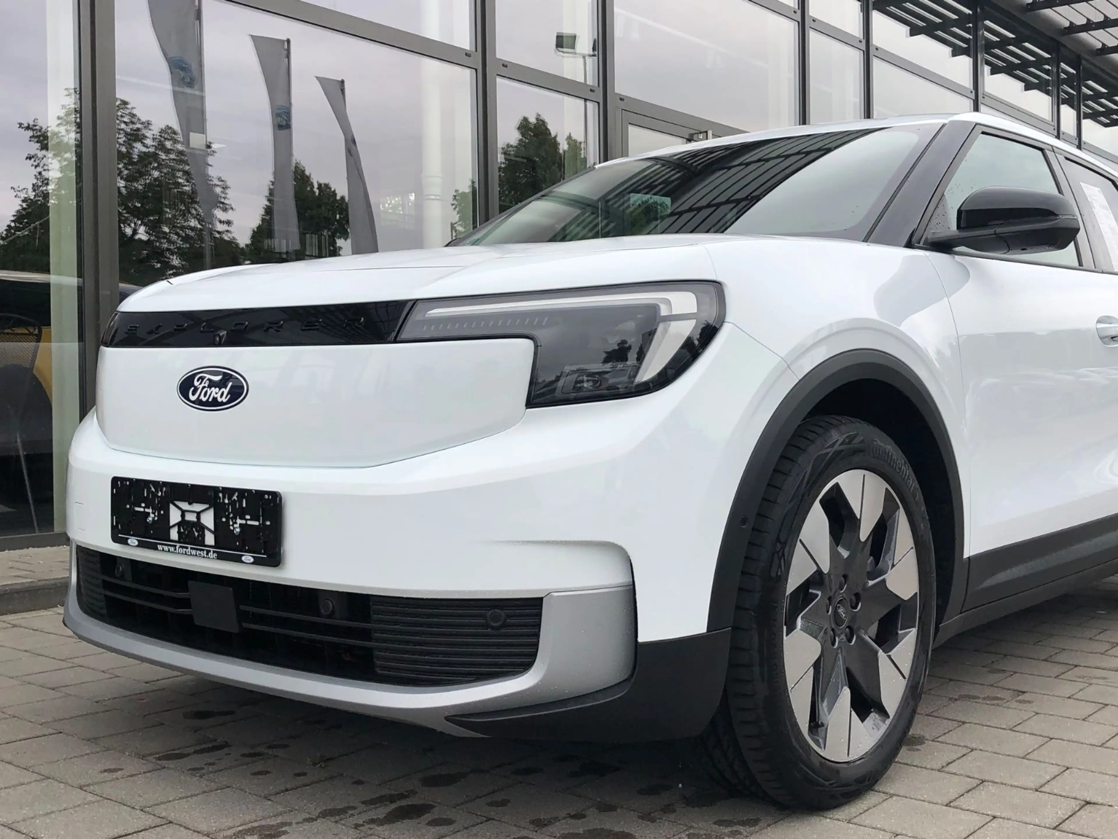 Ford Explorer 017 Explorer Extended Range RWD 77kWh Premium — photo 3