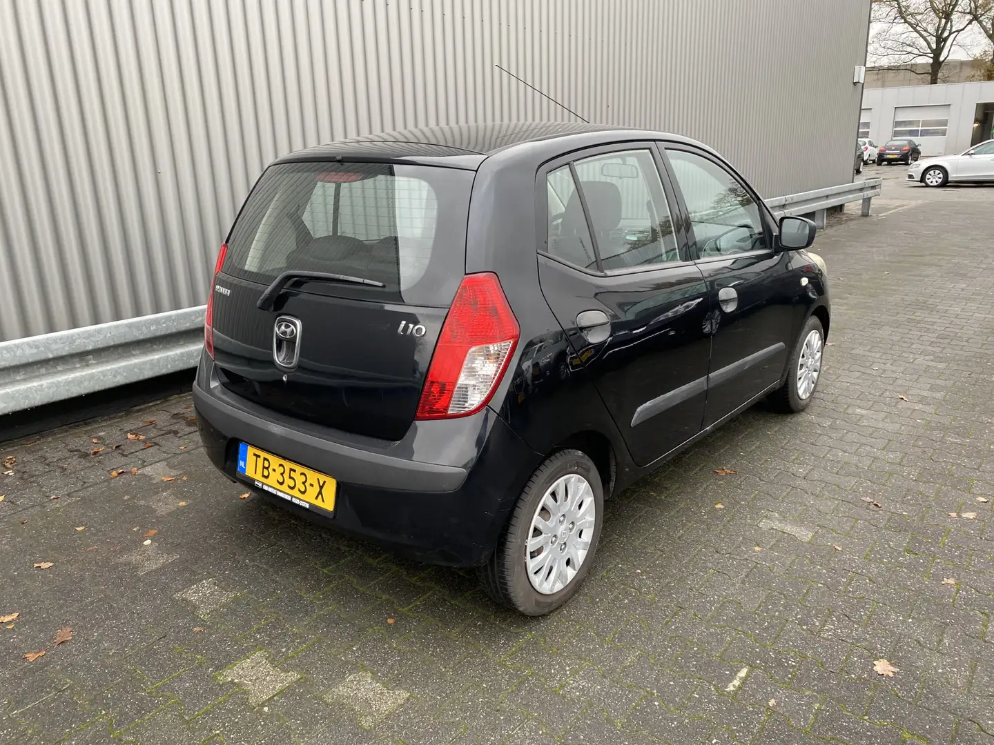 Hyundai i10 1.1 Active 5-Deurs, Goedkoop en Zuinig rijden! – I Zwart - 2