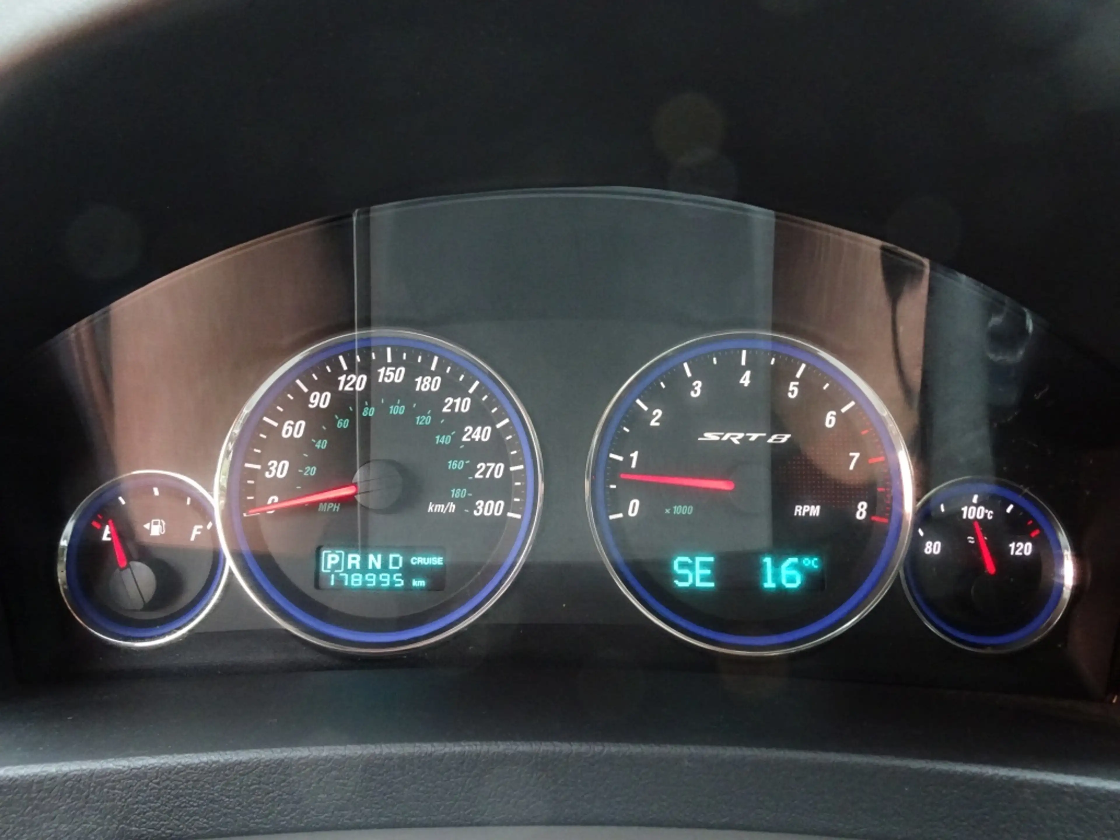 Jeep Grand Cherokee 6.1 V8 Aut. SRT8 LPG *Schuifdak / Borla / 2 sets w — photo 11