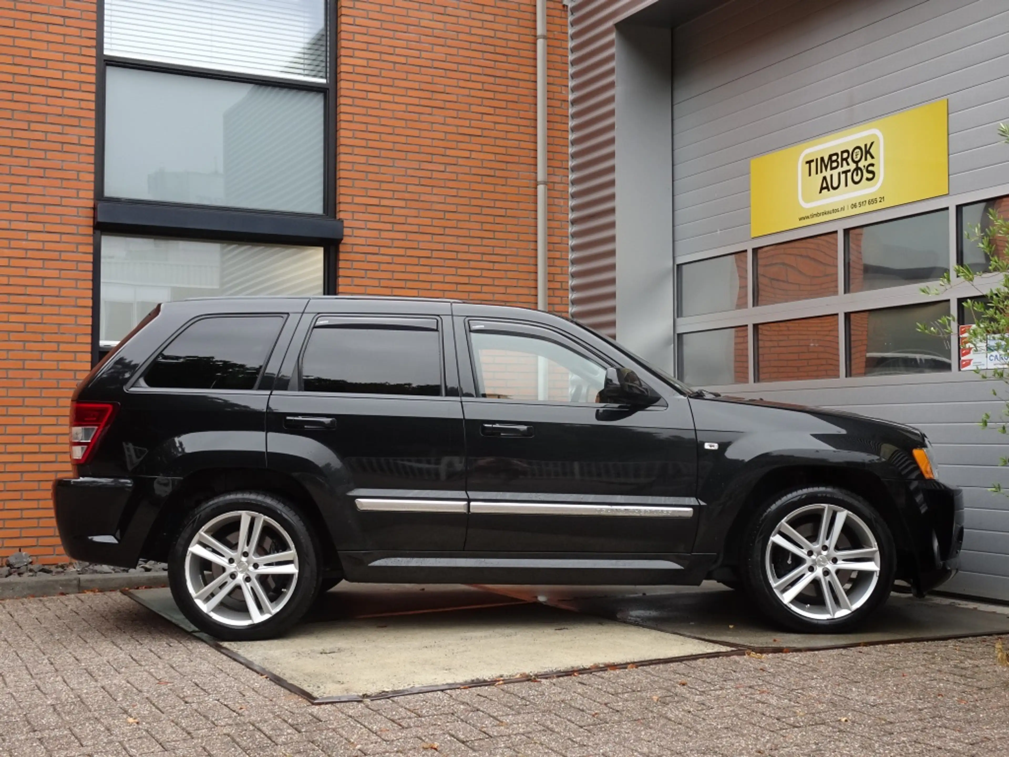 Jeep Grand Cherokee 6.1 V8 Aut. SRT8 LPG *Schuifdak / Borla / 2 sets w — photo 4