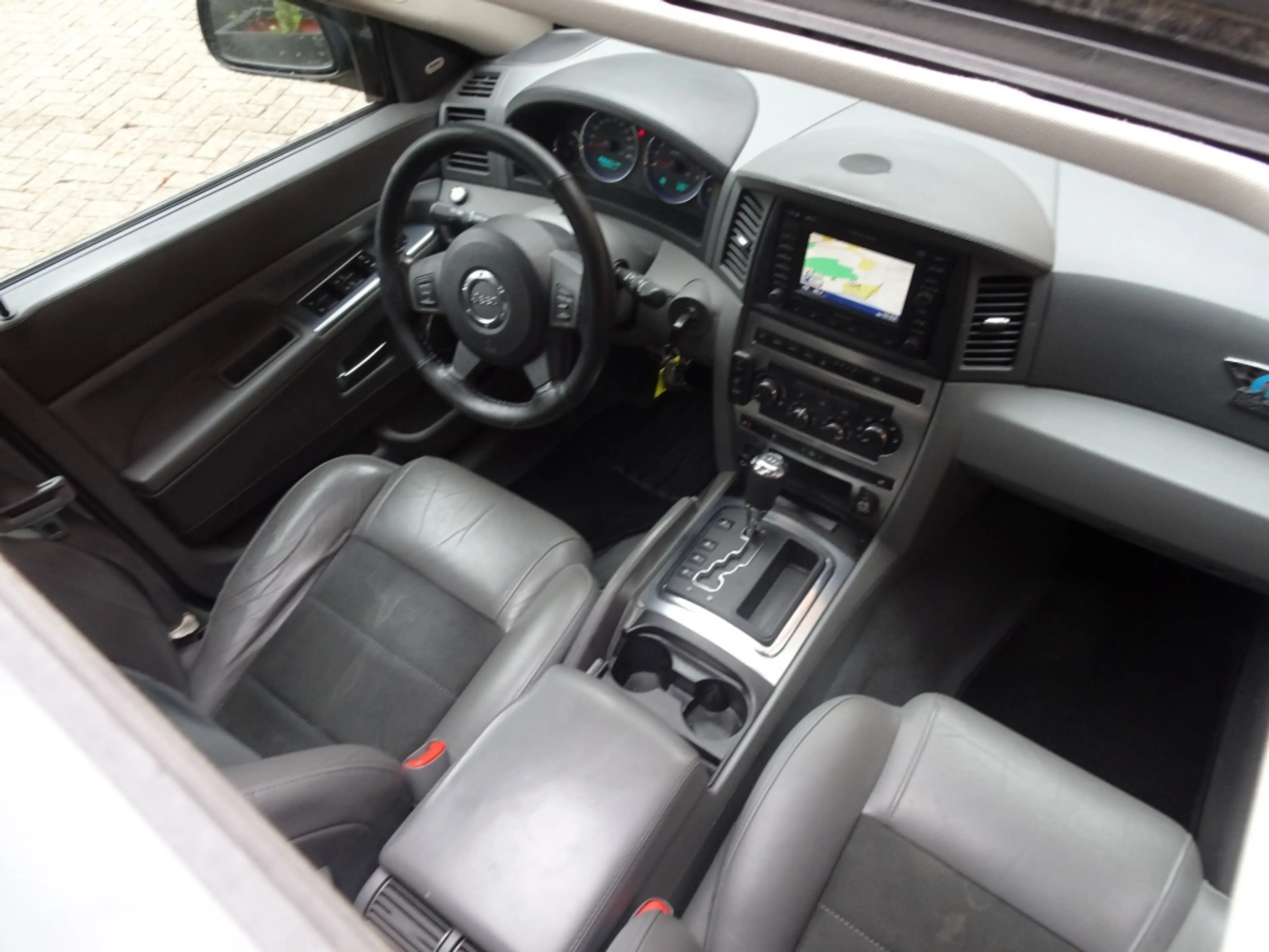 Jeep Grand Cherokee 6.1 V8 Aut. SRT8 LPG *Schuifdak / Borla / 2 sets w — photo 9