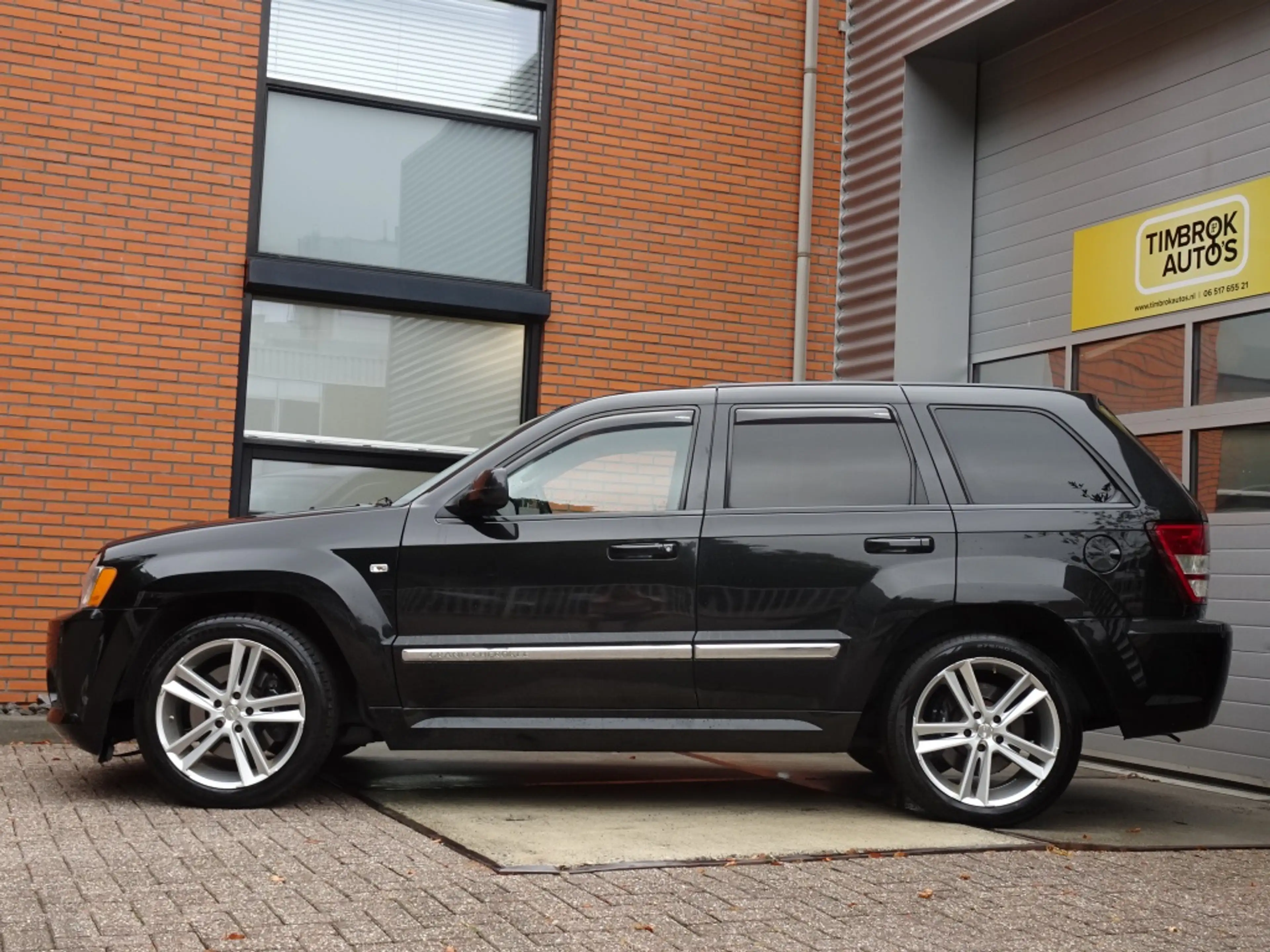 Jeep Grand Cherokee 6.1 V8 Aut. SRT8 LPG *Schuifdak / Borla / 2 sets w — photo 2