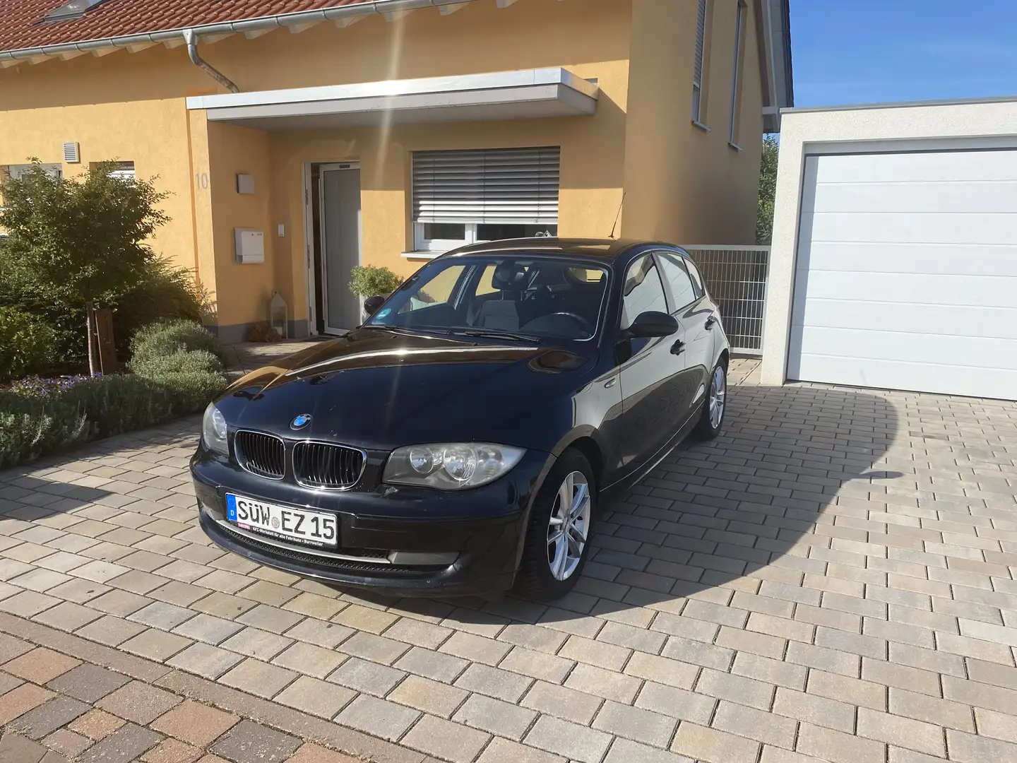 BMW 118 1er (5-Türer) 118i Černá - 1