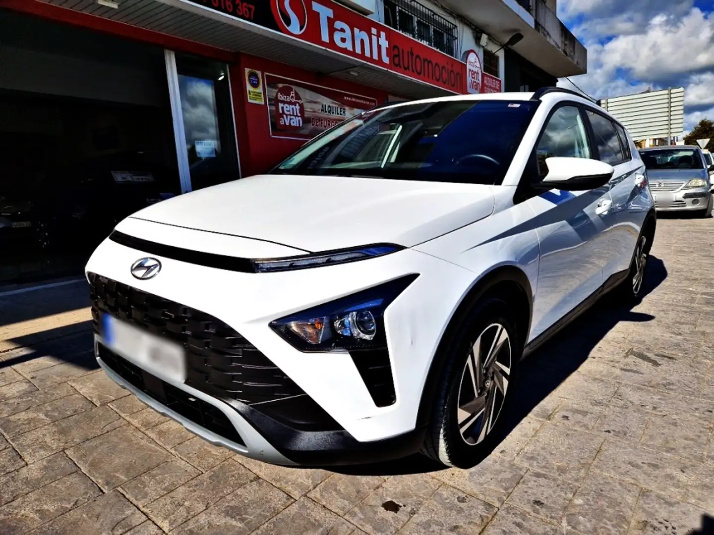 Hyundai BAYON 1.2 MPI Essence Blanco - 1