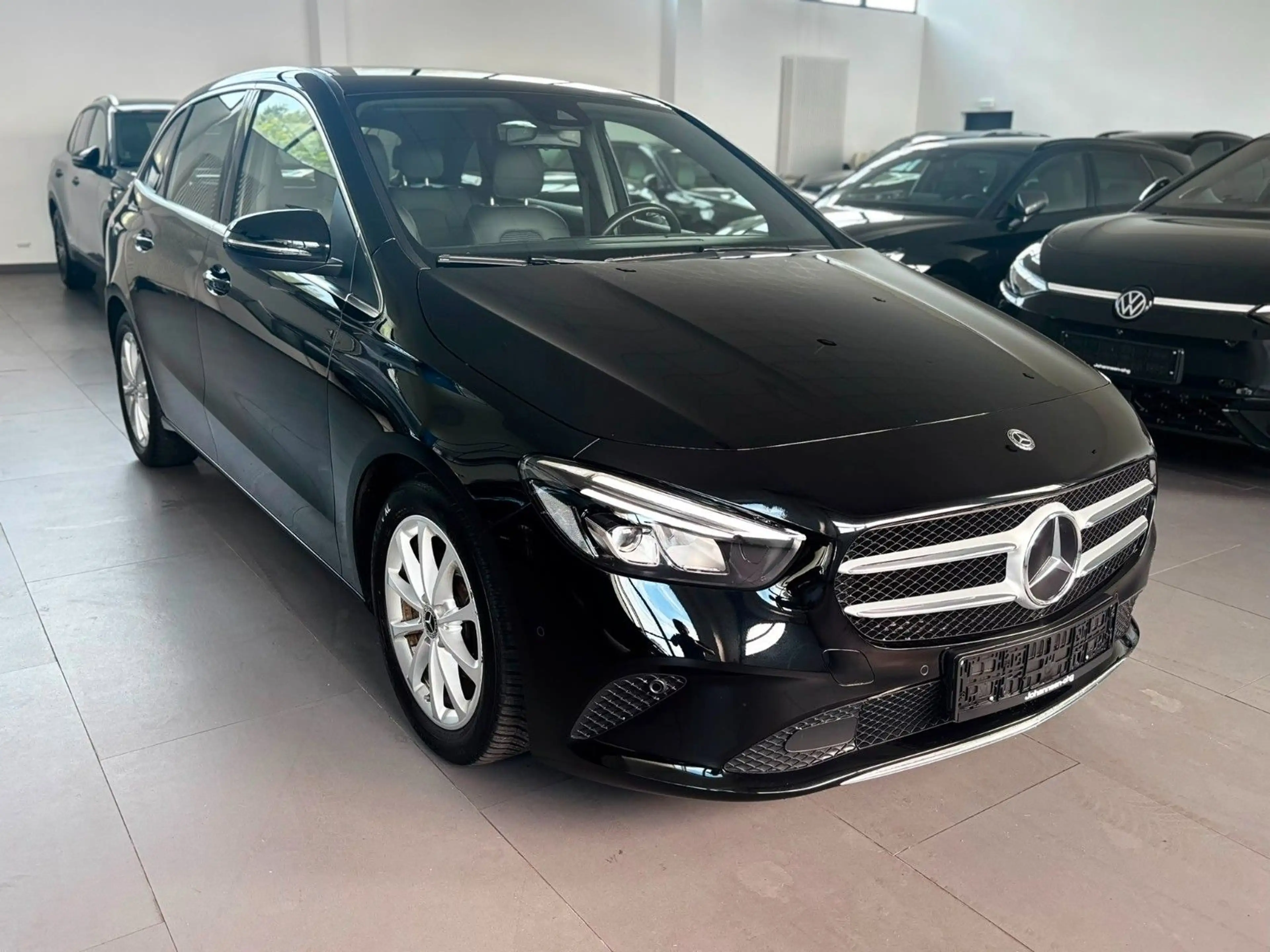 Mercedes-Benz B 180 d LED/NAVI/TEMP/SPUR/STZH — photo 3