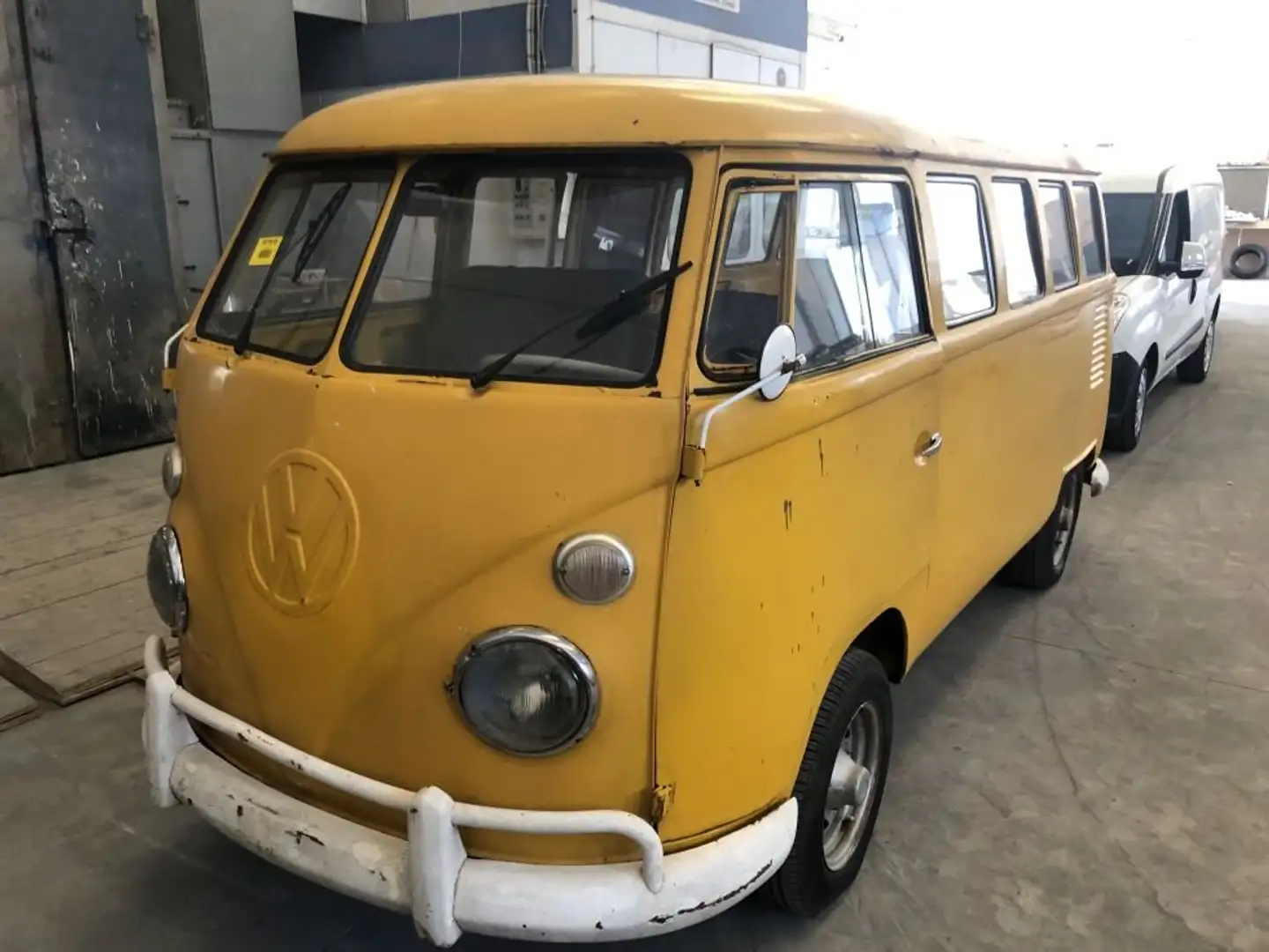 Volkswagen T1 Samba Galben - 1
