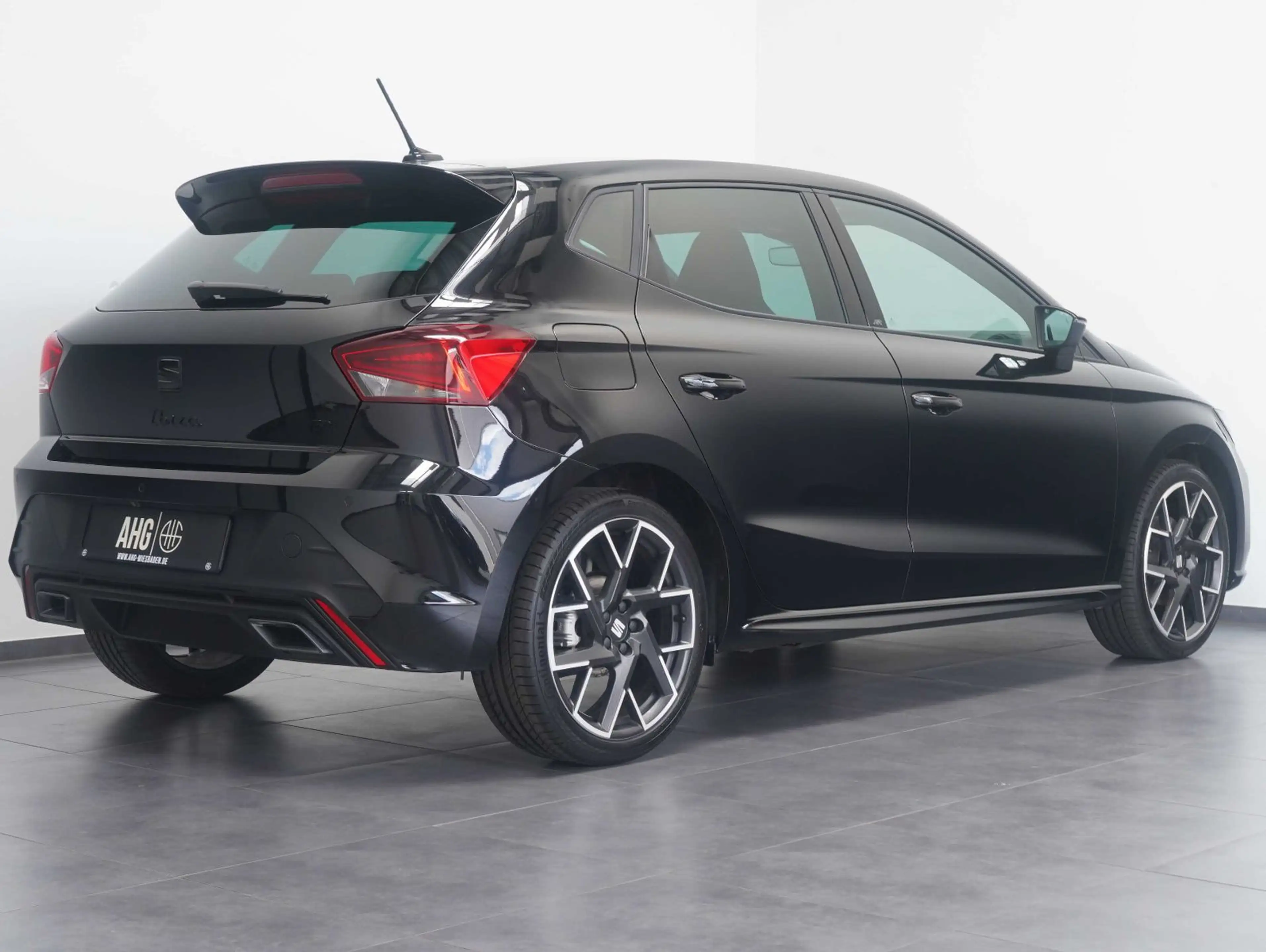 SEAT Ibiza 1.5 TSI 110 kW FR Black Edition — photo 4
