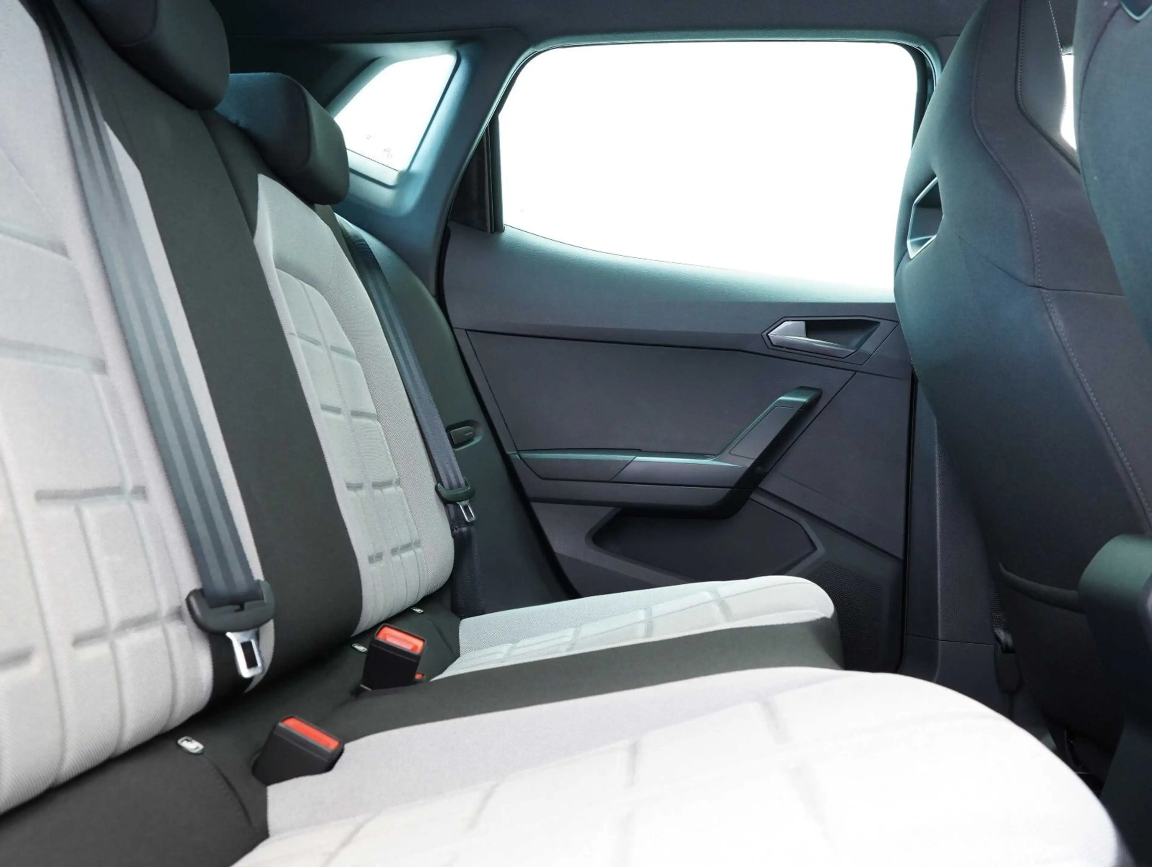 SEAT Ibiza 1.5 TSI 110 kW FR Black Edition — photo 14