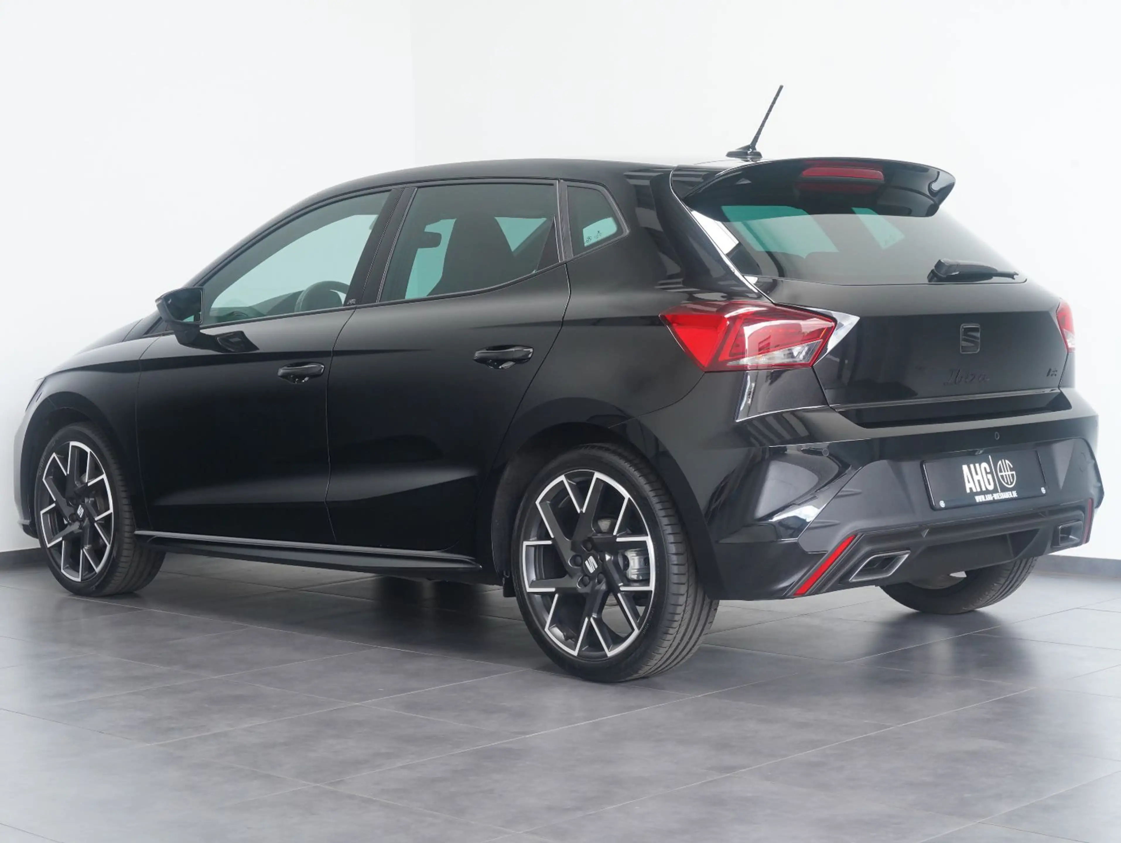 SEAT Ibiza 1.5 TSI 110 kW FR Black Edition — photo 3