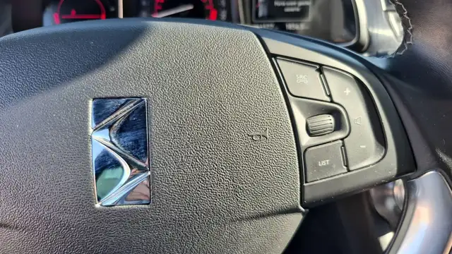 DS Automobiles DS 5 view 27