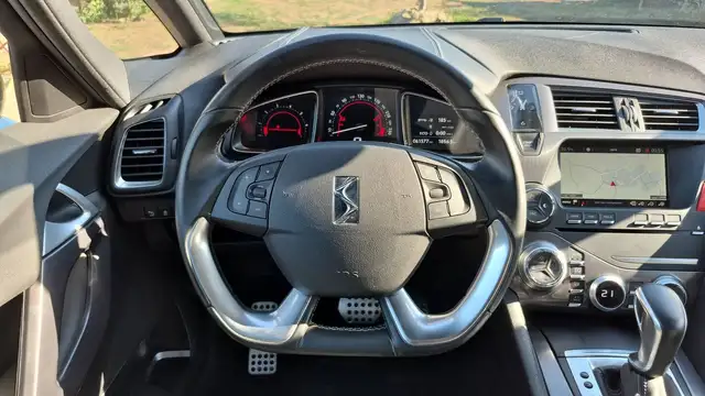DS Automobiles DS 5 view 22