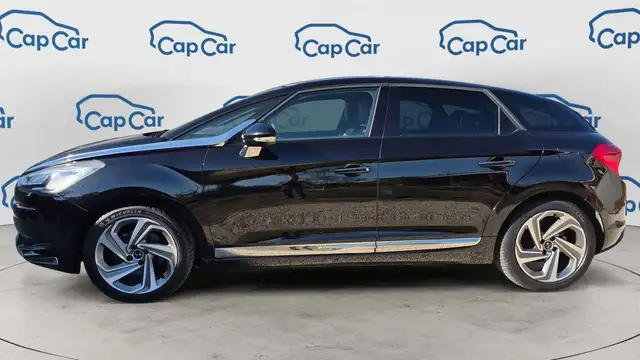 DS Automobiles DS 5 view 2