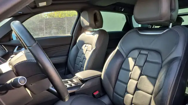 DS Automobiles DS 5 view 28