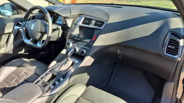 DS Automobiles DS 5 view 10