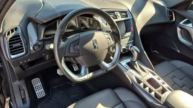 DS Automobiles DS 5 view 8
