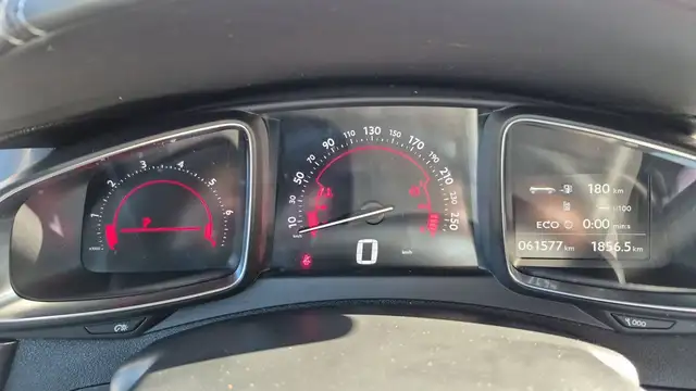 DS Automobiles DS 5 view 12