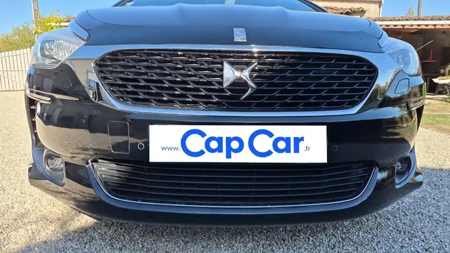 DS Automobiles DS 5 view 20