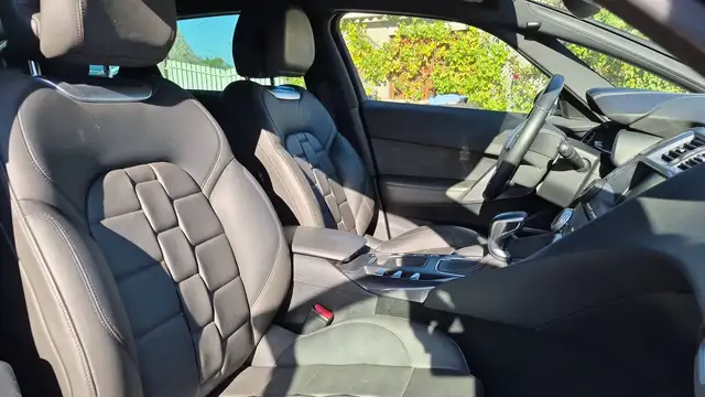 DS Automobiles DS 5 view 26