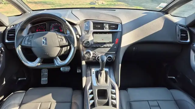 DS Automobiles DS 5 view 11